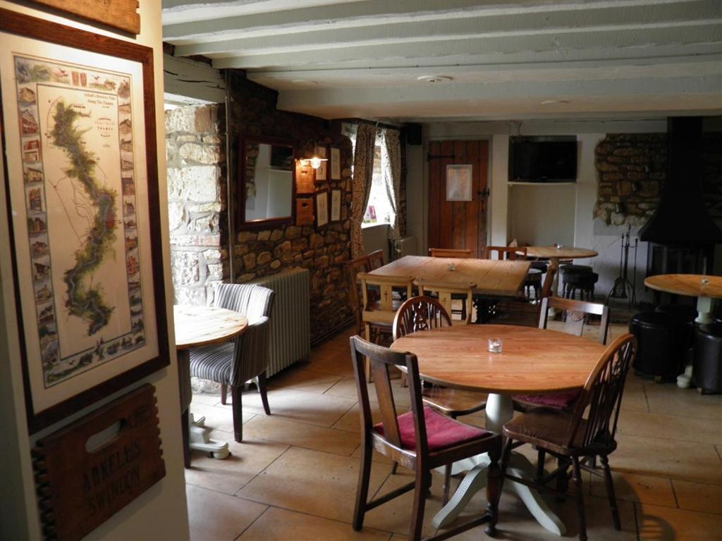 The Talbot Inn Eynsham Exterior foto